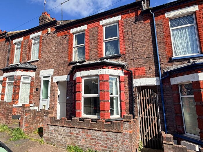 4 Bedroom Terraced House To Rent In Talbot Road, Luton, Bedfordshire, LU2