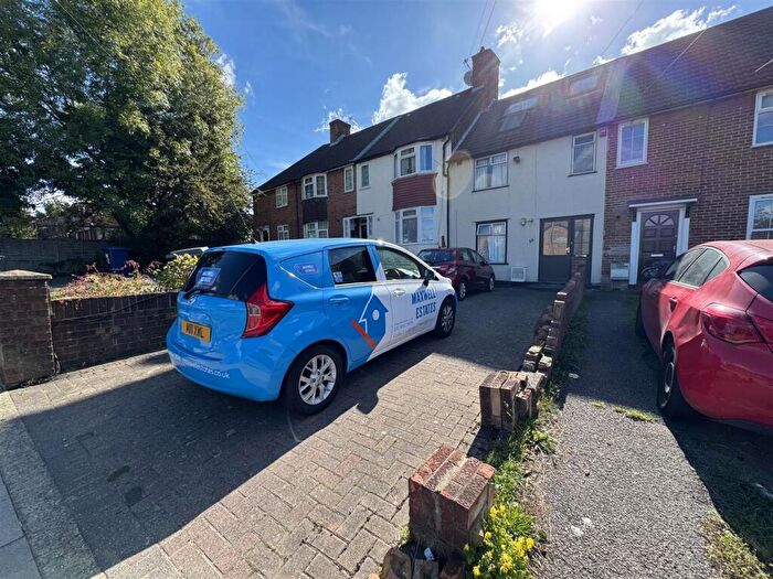4 Bedroom Terraced House For Sale In Deansbrook Road, Edgware, HA8