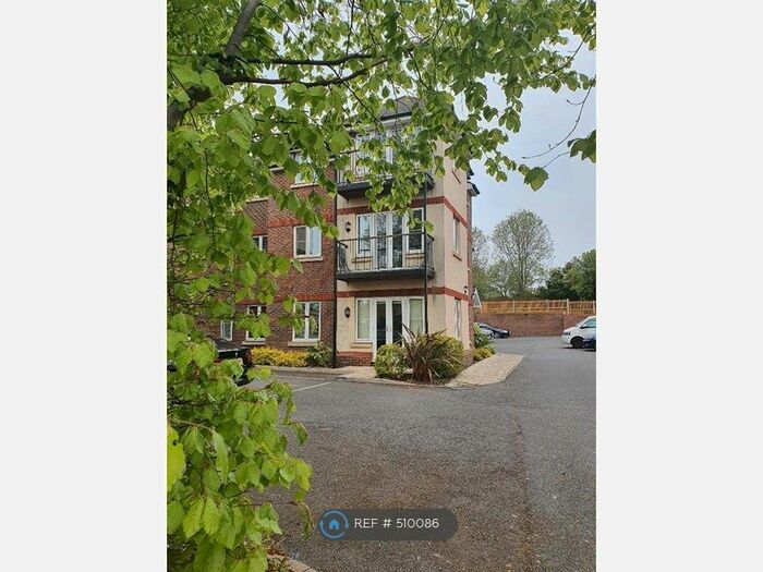 2 Bedroom Flat To Rent In Kingsdowne House, Godalming, GU7