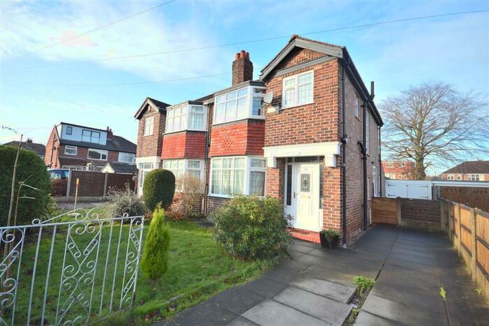 3 Bedroom Semi-Detached House To Rent In Oulton Avenue, Sale, M33