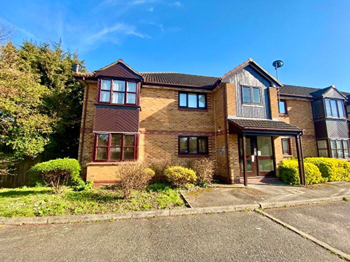 1 Bedroom Flat For Sale In Holland Close, Romford, RM7