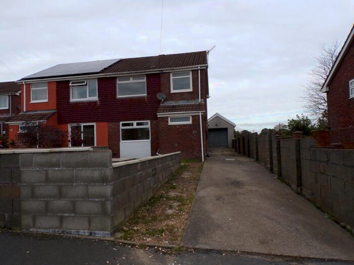 3 Bedroom Property To Rent In Penmaen Close, Cefn Hengoed, Hengoed CF82