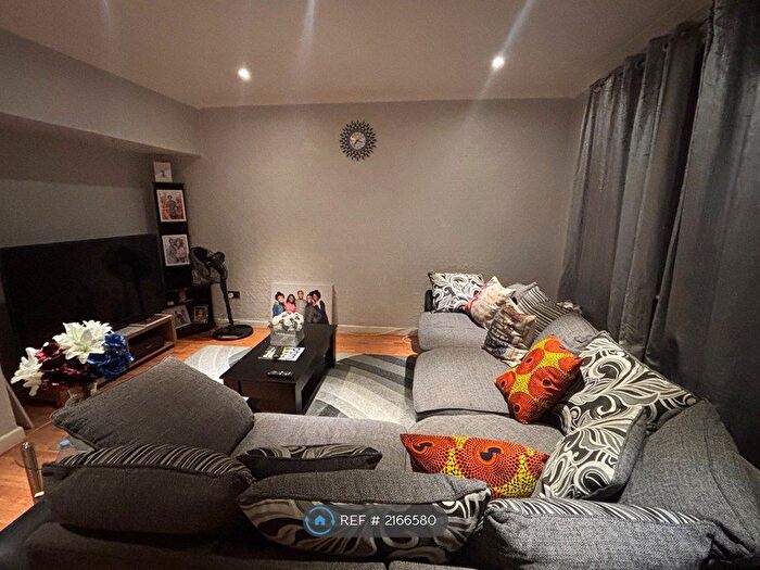 3 Bedroom Semi-Detached House To Rent In Tyrrell Avenue, Welling, DA16