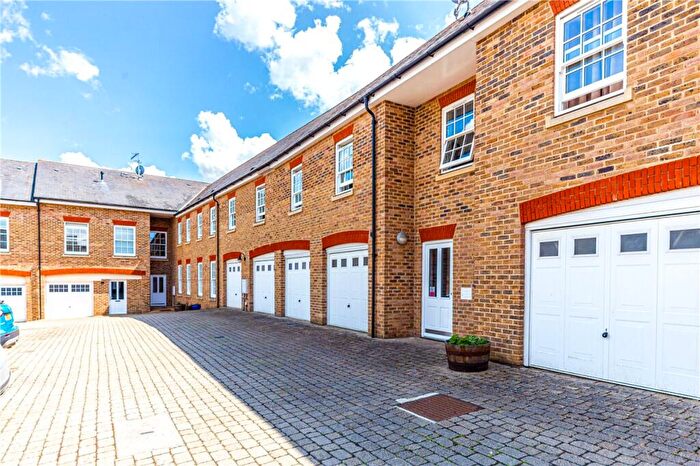 2 Bedroom Flat For Sale In Manor Street, Berkhamsted, Hertfordshire, HP4