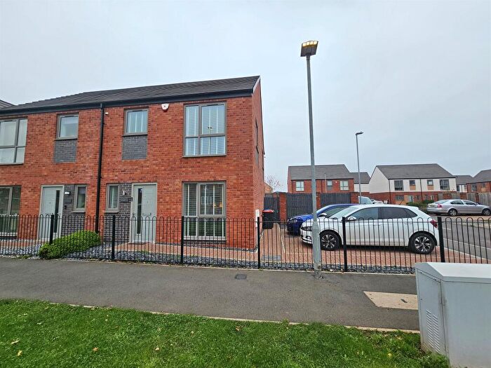 3 Bedroom Semi Detached House For Sale In Harker Close, Hucknall, Nottingham, NG15