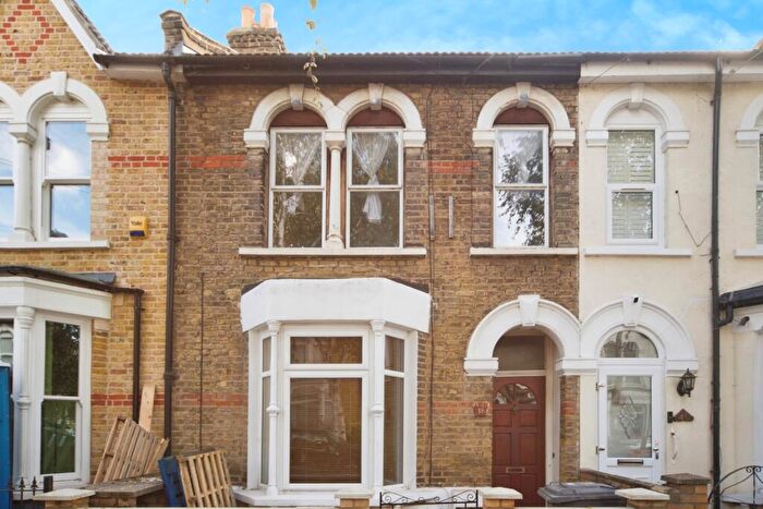 1 Bedroom Flat For Sale In Hazelwood Road, Walthamstow, E17