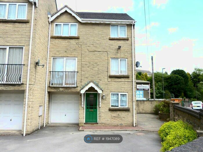 3 Bedroom Semi-Detached House To Rent In Darwin Avenue, Buxton, SK17