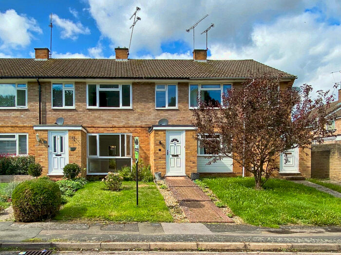 3 Bedroom Terraced House To Rent In Walnut Close, Yateley, GU46