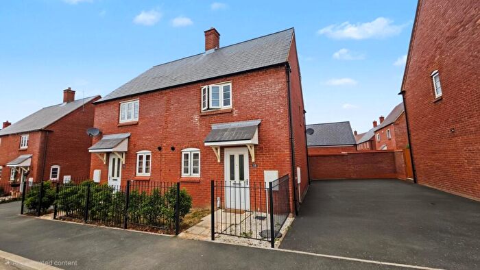 2 Bedroom Semi-Detached House For Sale In Pianoforte Road, Roade, Northampton, NN7