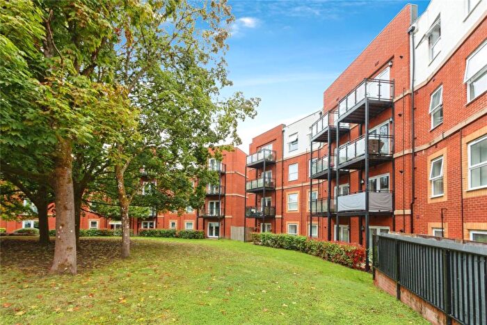1 Bedroom Flat For Sale In Edrich Grange, Crowthorne, Berkshire, RG45