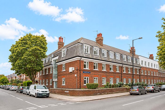 2 Bedroom Flat For Sale In Ashleigh House, Mortlake High Street, London, SW14