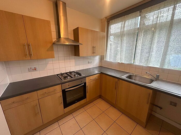 2 Bedroom Flat To Rent In Tanners Lane, Ilford, IG6