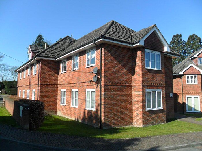 2 Bedroom Flat To Rent In The Lindens, Lindford, Hampshire, GU35