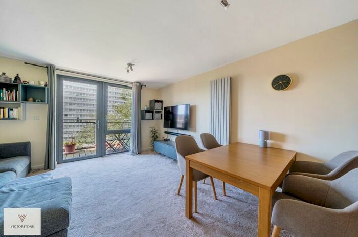 2 Bedroom Apartment To Rent In Rosefield, Pooles Park, Finsbury Park, London, N4