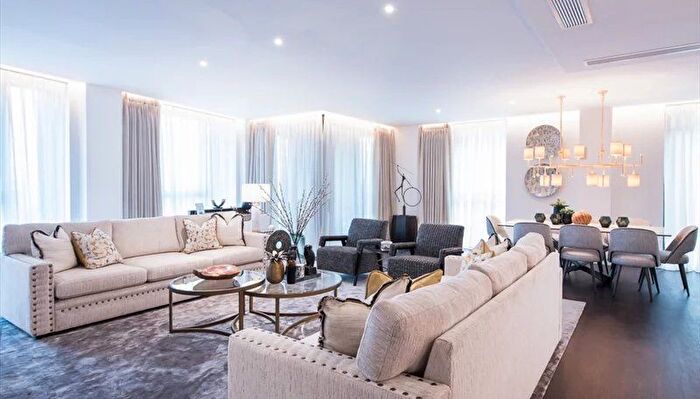 3 Bedroom Flat To Rent In Thornes House, London, SW11