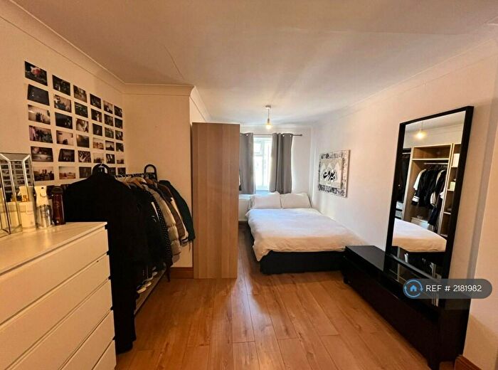 2 Bedroom Flat To Rent In West Street, Brighton And Hove, BN1