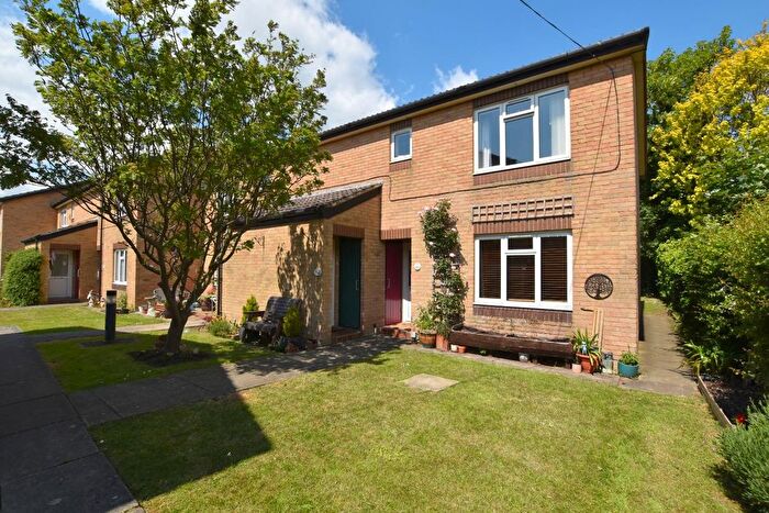 2 Bedroom Flat For Sale In Whitegates Close, Hythe, CT21