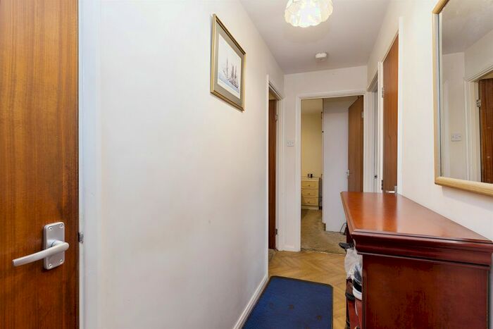 2 Bedroom Flat For Sale In Pembroke Way, Birmingham, B28