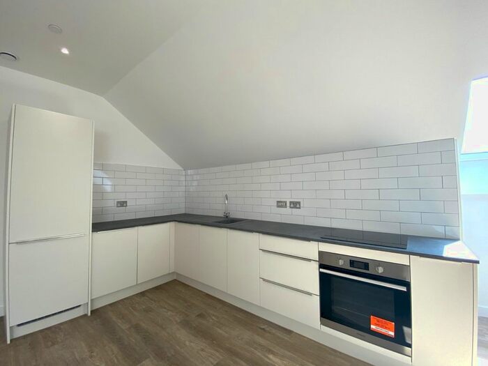 2 Bedroom Flat To Rent In London Road, Staines-Upon-Thames, Surrey, TW18