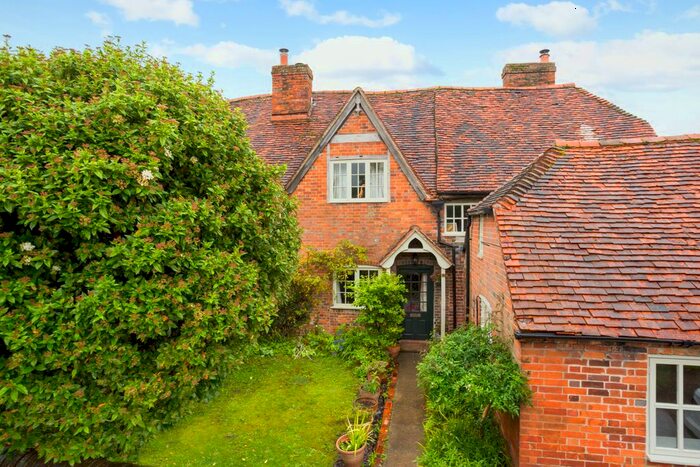 2 Bedroom Cottage For Sale In Forge Close, Kintbury, RG17
