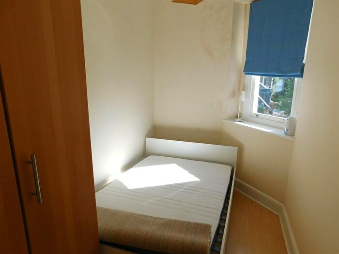1 Bedroom Flat To Rent In Uxbridge Road, Kingston, KT1