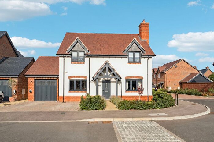 4 Bedroom Detached House For Sale In Poplar Way, Buckinghamshire, HP18