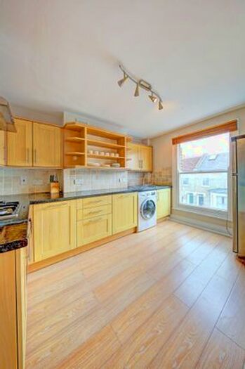 2 Bedroom Flat To Rent In Bishops Road, London, Fulham, SW6