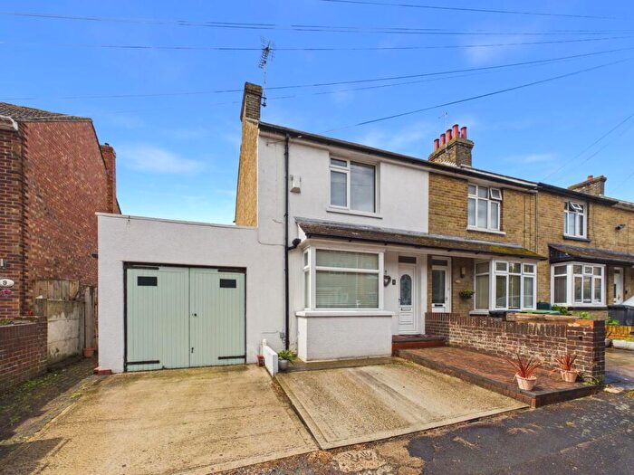 4 Bedroom Semi-Detached House For Sale In Poplar Road, Broadstairs, CT10