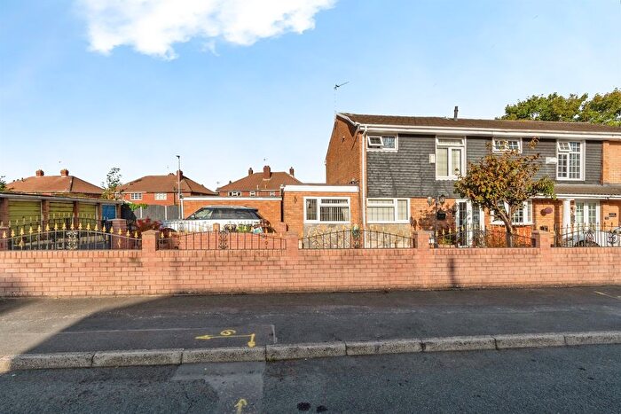 3 Bedroom Semi-Detached House For Sale In Johnson Close, Wednesbury, WS10