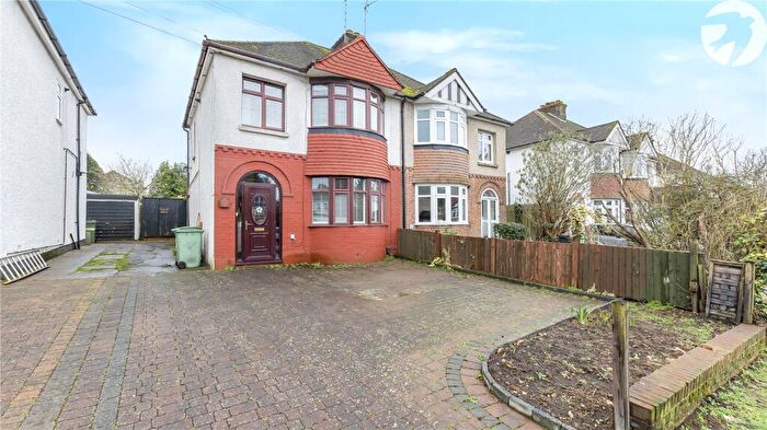 3 Bedroom Semi Detached House For Sale In Heather Drive, Maidstone, Kent, ME15