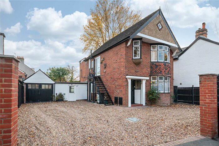 2 Bedroom Maisonette For Sale In Addlestone, Surrey, KT15