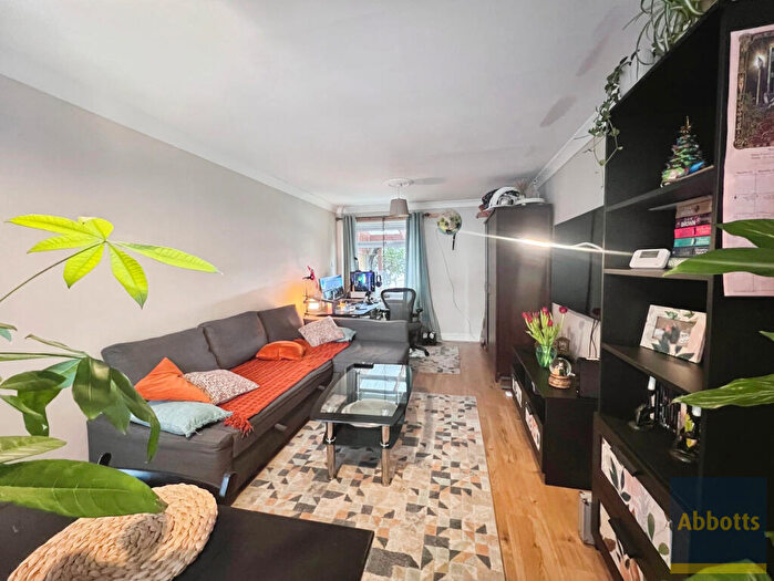 2 Bedroom House To Rent In Lee Chapel North, Basildon, SS15