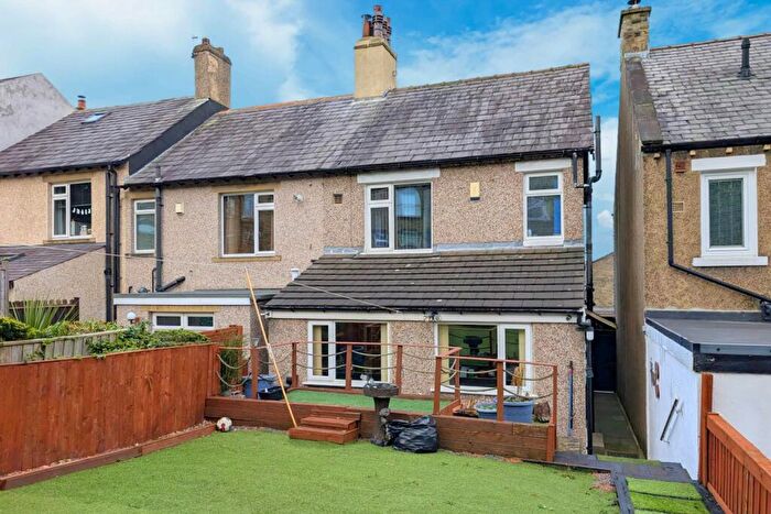 3 Bedroom End Of Terrace House For Sale In Lee Street, Brighouse, HD6