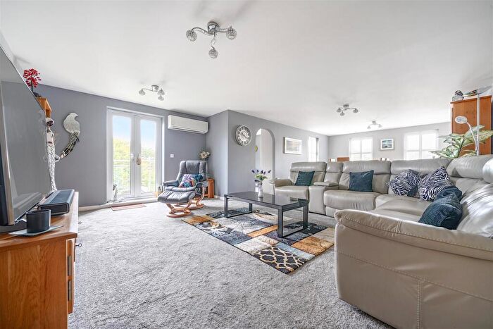 2 Bedroom Apartment For Sale In Queensgate, Maidstone, ME16