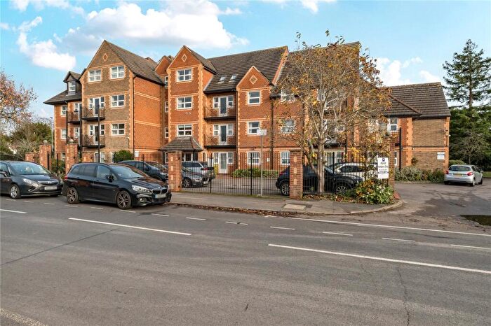 2 Bedroom Apartment For Sale In Northcourt Avenue, Reading, RG2