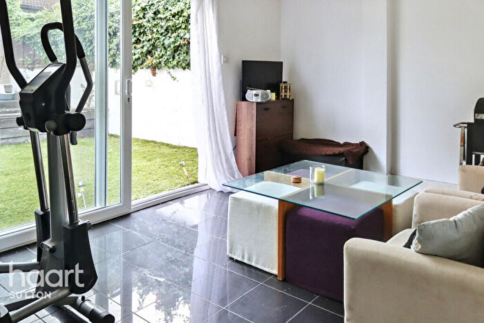 2 Bedroom Flat For Sale In Bond Road, Mitcham, CR4