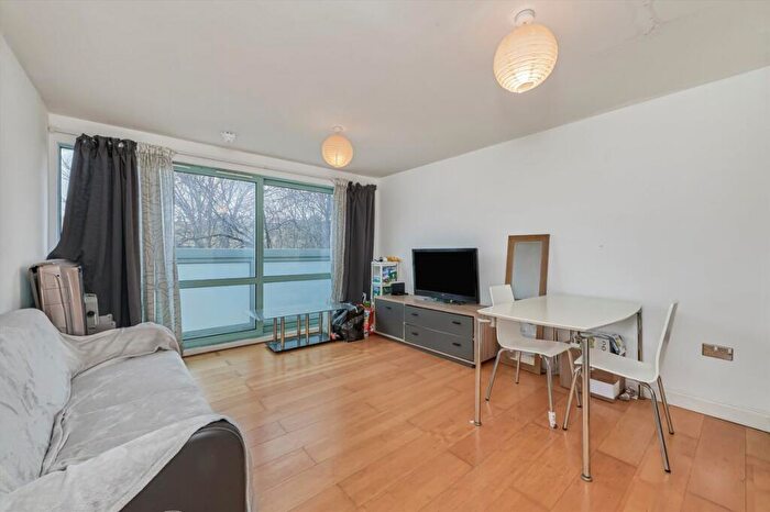 1 Bedroom Flat To Rent In Paton Close, Bow, E3