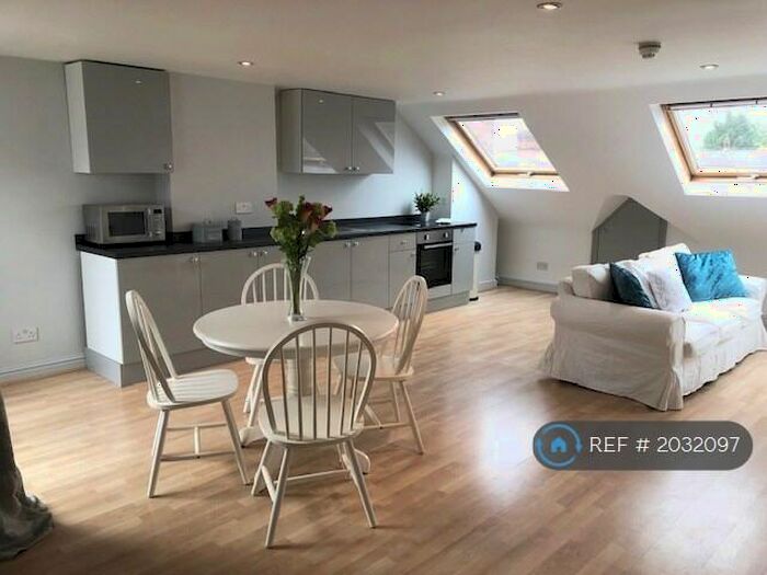 Studio To Rent In Dolphin Road (), Slough, SL1