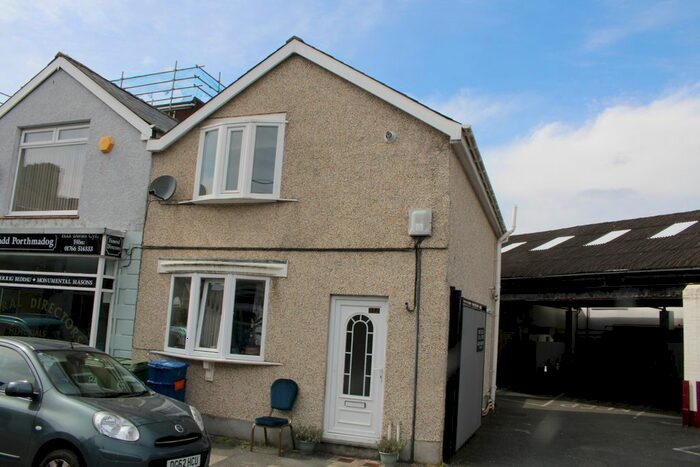 1 Bedroom Flat To Rent In New Street, Porthmadog, LL49