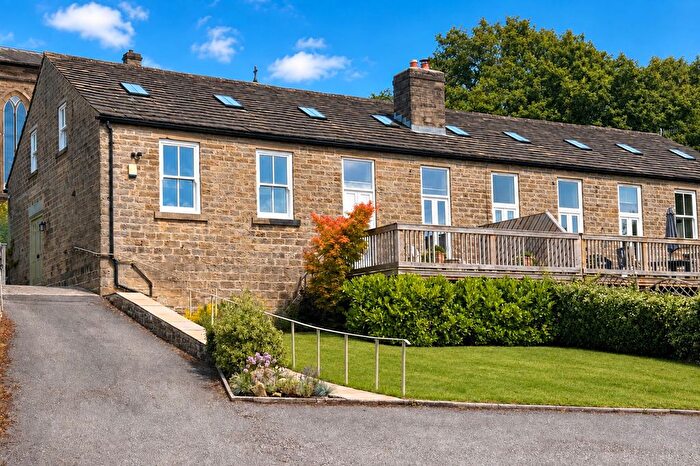 4 Bedroom Semi-Detached House For Sale In Bank Lane, Tintwistle, SK13