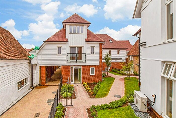 2 Bedroom Flat For Sale In Stone Street, Cranbrook, Kent, TN17