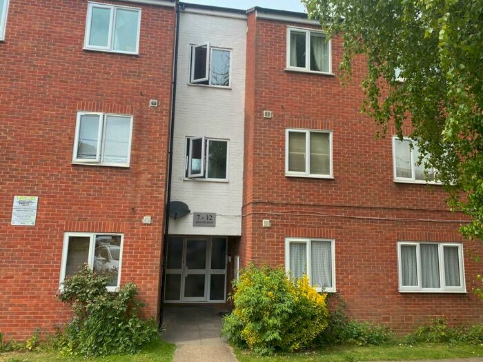 2 Bedroom Apartment To Rent In Benyon Path, South Ockendon, RM15