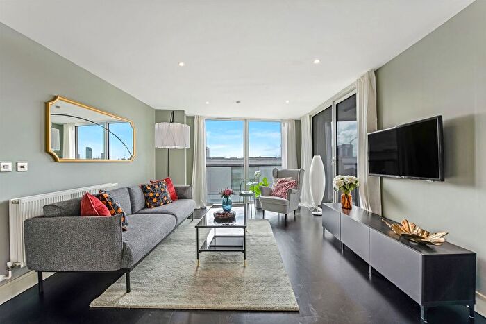 3 Bedroom Flat To Rent In Lanterns Way, Canary Wharf, E14