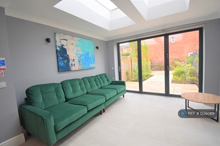 3 Bedroom Flat To Rent In Addington Road, Reading, RG1