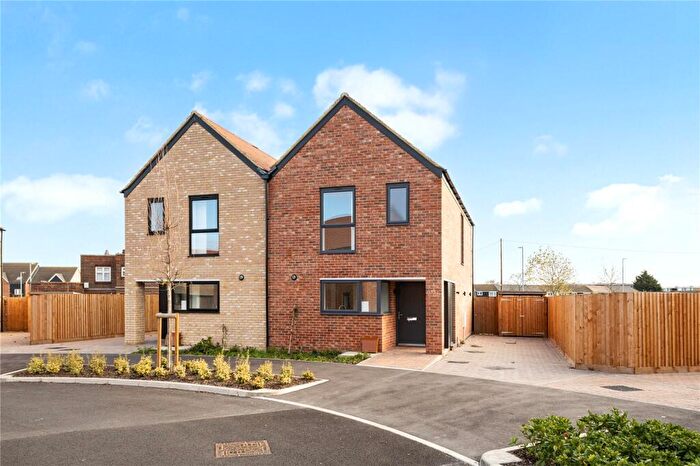 3 Bedroom Semi Detached House For Sale In Beechwood, Basildon, Essex, SS14