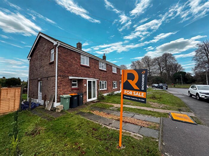 3 Bedroom Semi-Detached House For Sale In Spinney Crescent, Dunstable, LU6