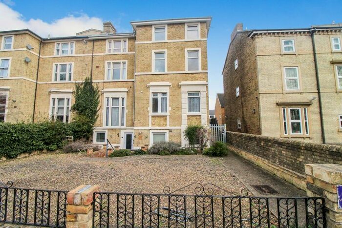 1 Bedroom Flat To Rent In Flat, Ashmyre House, Ashburnham Road, Bedford MK40