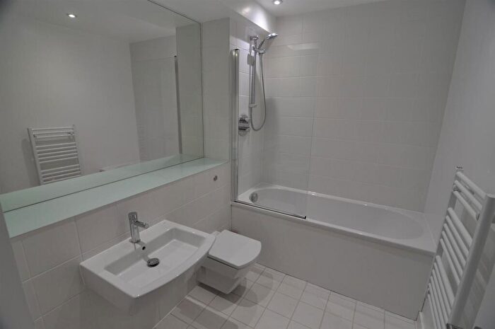 1 Bedroom Flat To Rent In Lilycroft Road, Bradford, BD9