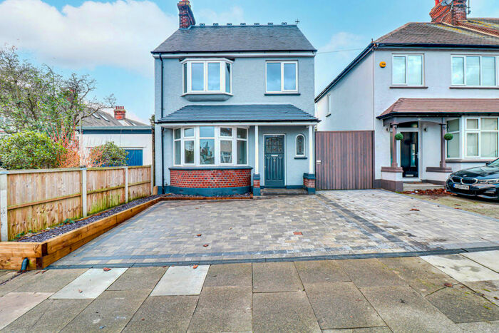 3 Bedroom Detached House To Rent In Victoria Road, Southend-on-sea, SS1