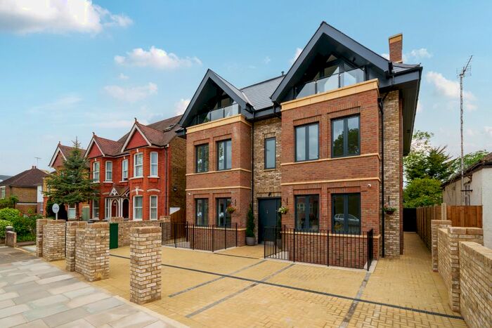 2 Bedroom Flat To Rent In Rosemont Road, Acton, W3